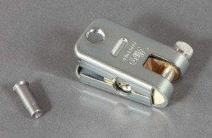 Le Supermorso est un cadenas blindé pour chaîne avec platine anti-perçage.